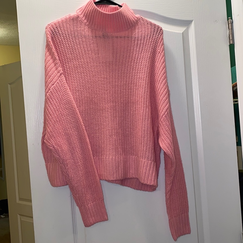 Pink cropped knitted sweater NWT